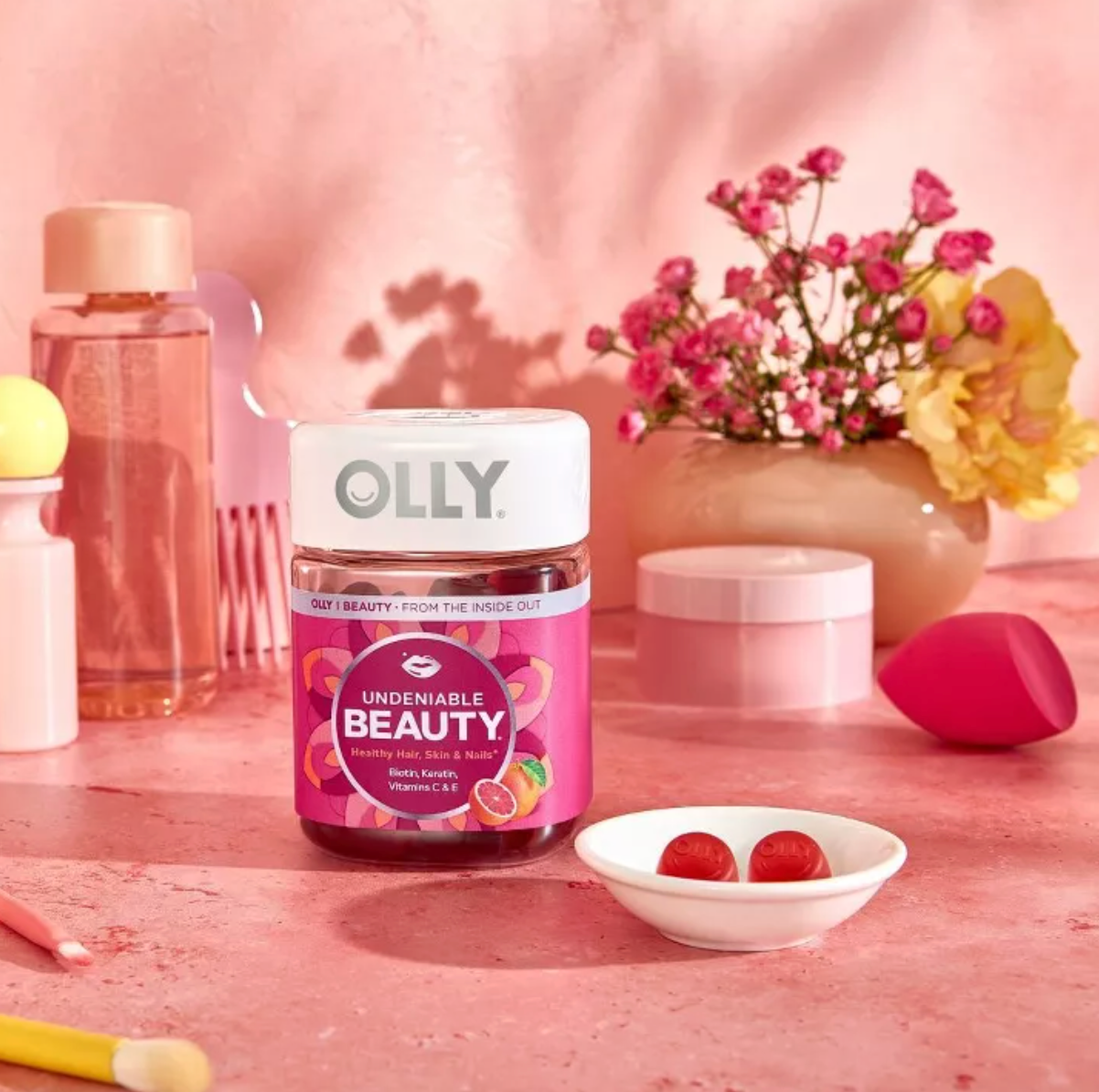 OLLY UNDENIABLE BEAUTY MULTIVITAMIN GUMMIES FOR HAIR SKIN & NAILS WITH BIOTIN, KERATIN, VITAMINS C & E - GRAPEFRUIT GLAM
